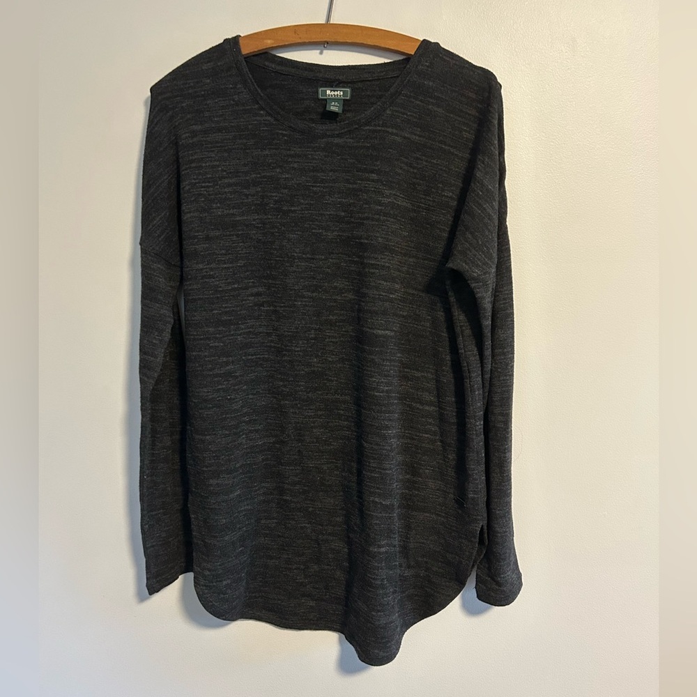 Roots small black Long Sleeve high cut round hem top